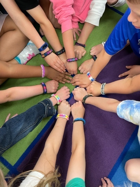 Mrs. Cicha's class sporting their Rainbow Loom bracelets.