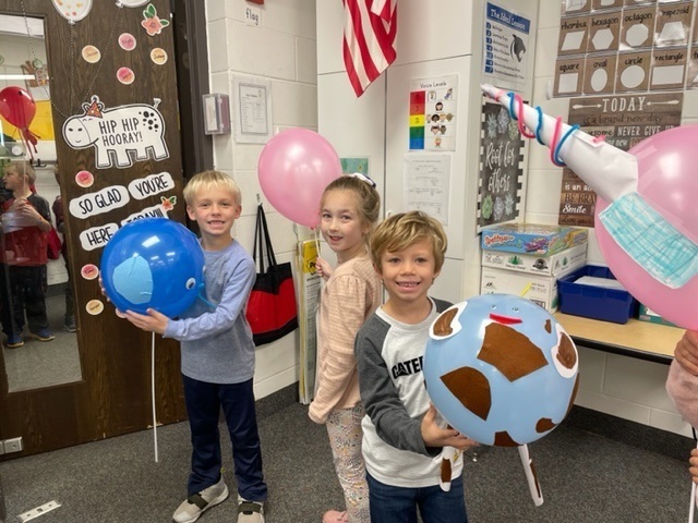 Students in Mrs. Cicha's class ready for the balloon parade
